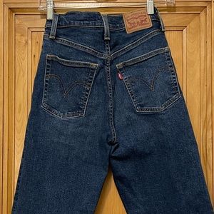 Levi’s Ribcage Straight Dark Wash Denim